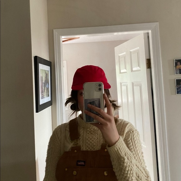 Meet your Posher, Caitlin - Picture 1 of 1